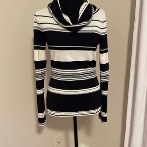 Episode striped seater